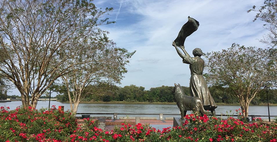 waving-girl-statue